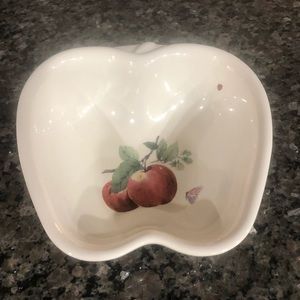 Pfaltzgraff Delicious apple shaped bowl